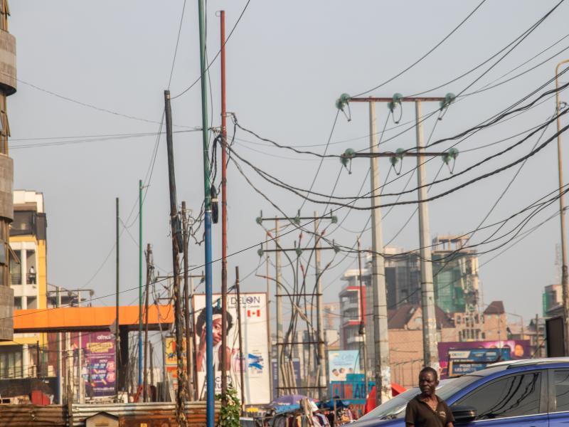 Kinshasa des câbles électriques dénudés, un danger mortel dans — free download